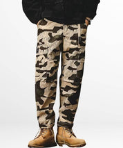 A fashionable look with plus-size camo pants for men and trendy lace-up boots.