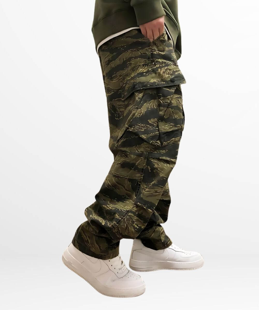Detail of side pocket on baggy camouflage cargo pants, emphasizing practicality and style.