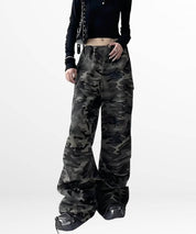High-waisted Plus-Size Camouflage Pants For Women for a comfortable and stylish look.